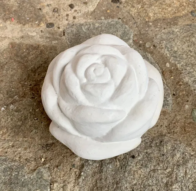 beton-blume-dekoobjekt-gartendekoration-frostsicher image 1