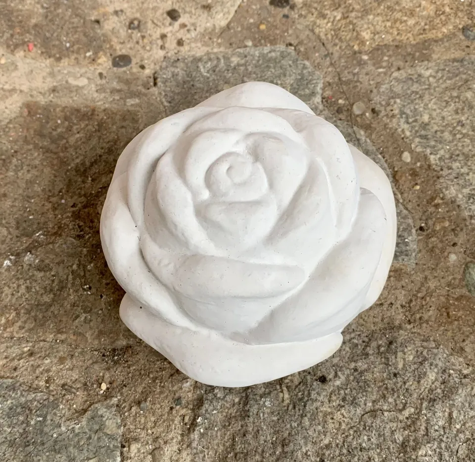 beton-blume-dekoobjekt-gartendekoration-frostsicher image 1