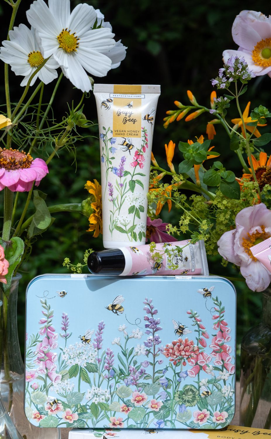 heathcote-ivory-busy-bees-set-handcreme-lip-balm image 2