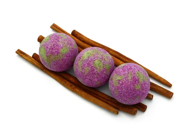 nesbel-beauty-badebombe-beeren-badekugel-125-g-traubenkern-l image 1