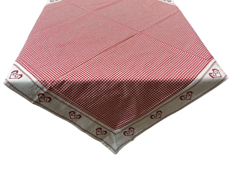 hossner-herzkaro-tischdecke-rot-85x85-mitteldecke image 1